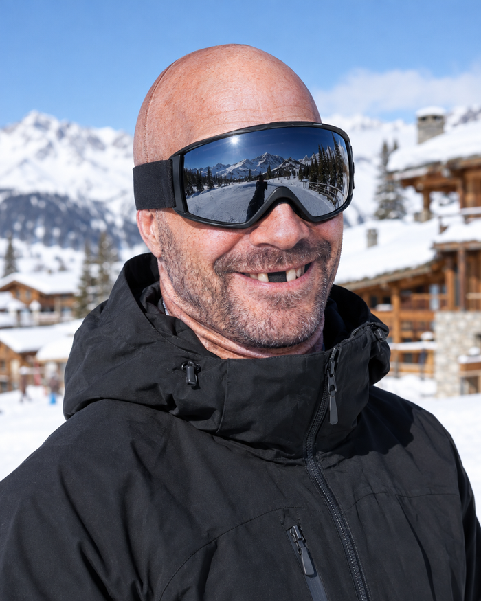 Cagoule de ski drôle Sosie, motif Le Tonton, portée avec un masque de ski